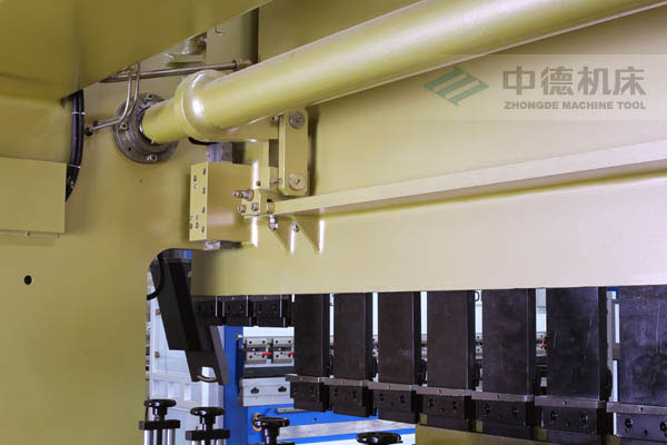 ZDPK-10032配有中德公司最新型扭軸同步裝置，強度高，能調(diào)節(jié)，專利技術(shù)